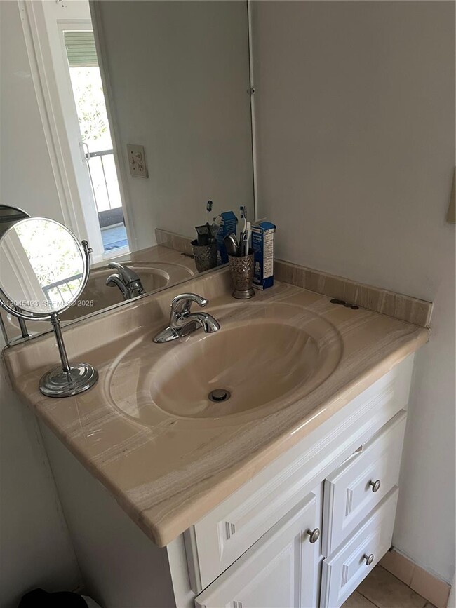 Photo - 4114 NW 88th Ave Unidad 201