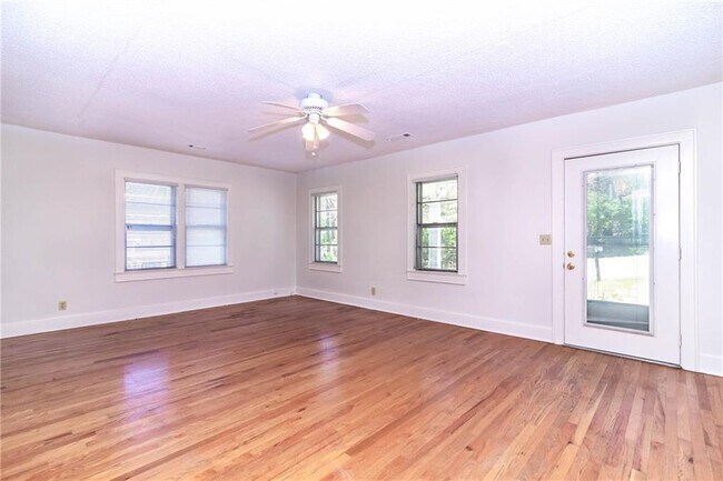 Photo - 583 N Assembly Dr