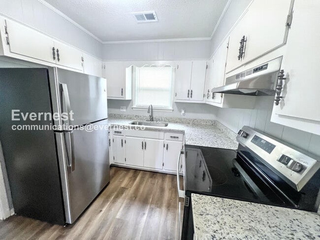 Photo - 605 Blaine Dr SW