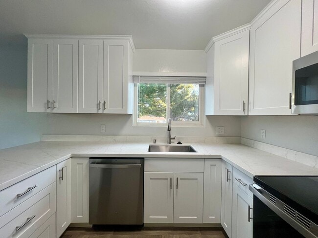 Building Photo - Modern Renovated 2-Bedroom in Santa Clara | Prime Location Near Apple, Nvidia & Major Highways Unit 3429-3