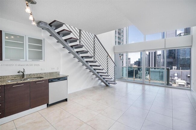 Building Photo - 41 SE 5th St Unit 1704 Rental