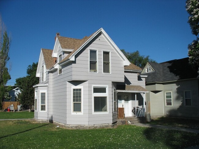 Building Photo - 824 E Denver St Unit #3 Rental