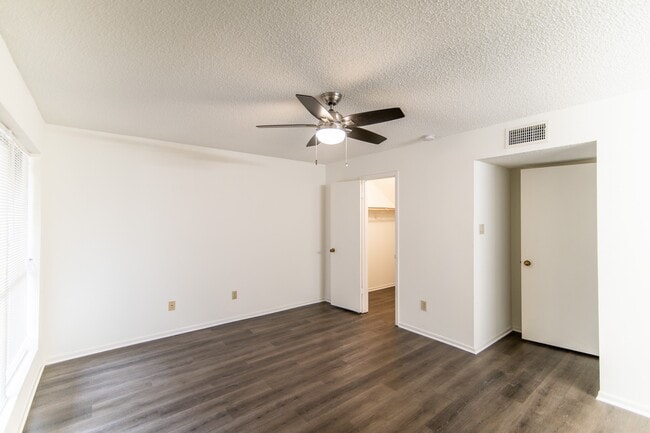 Photo - 1507 Wimbledon Dr