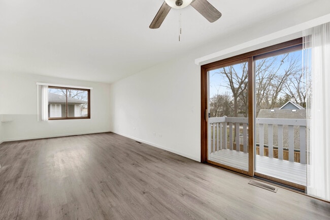 Photo - 205 W Winchester Rd