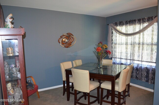 Photo - 24 Uxbridge Dr