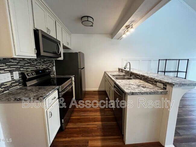 Photo - 3083 Huntleigh Dr