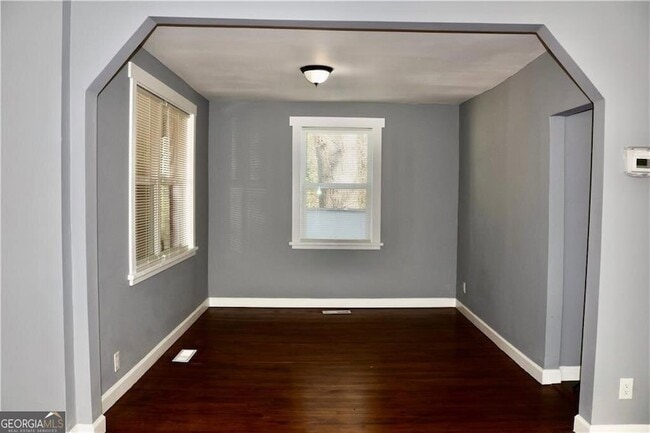 Photo - 1526 Childress Dr SW