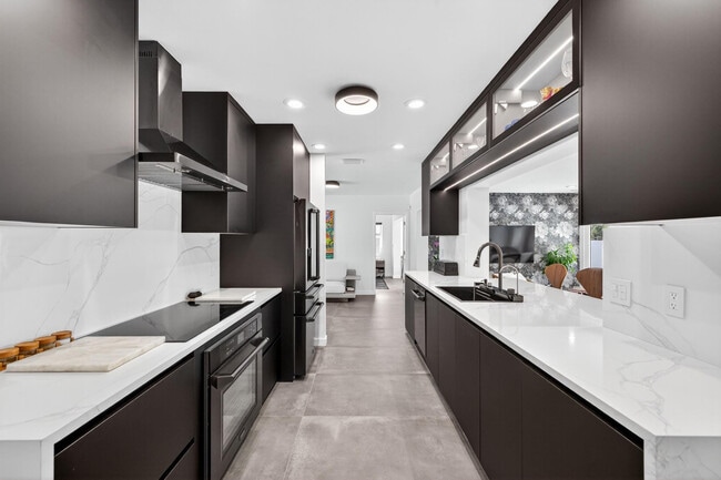 Photo - 2720 NE 59th St