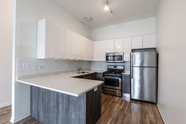 Building Photo - Spacious 3 Bed 2 Bath Duplex Up, In Unit 201