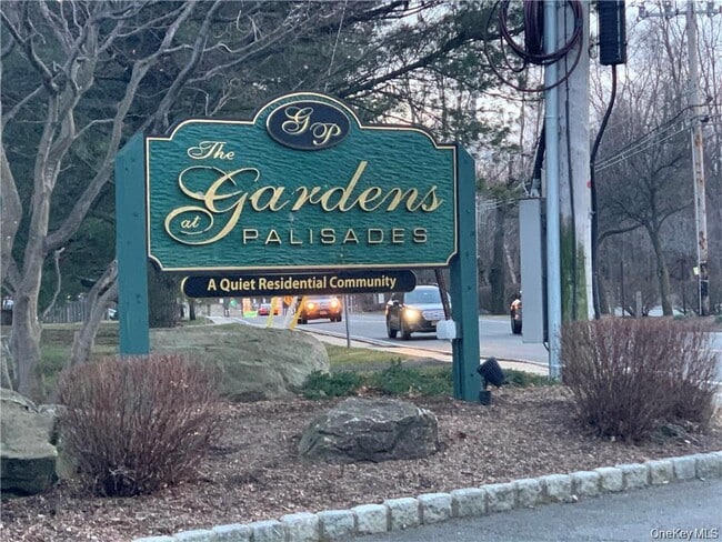 Building Photo - 8 Charles Ln Unit 1B