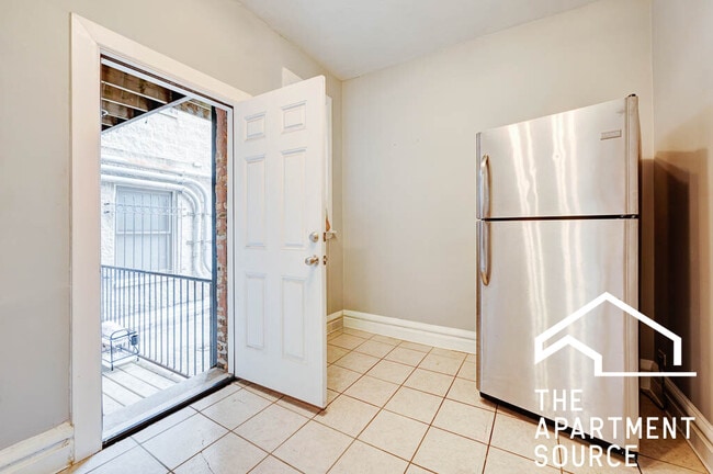 Photo - 907 W Belmont Ave Unit 3F