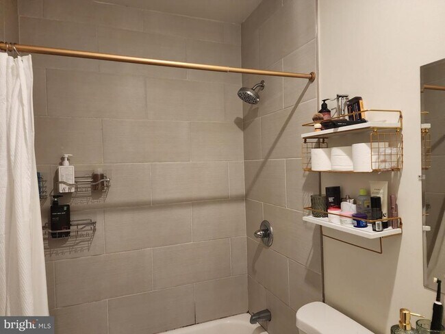 Photo - 1624 Fontain St