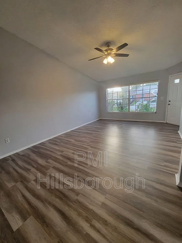 Photo - 914 Burlwood St