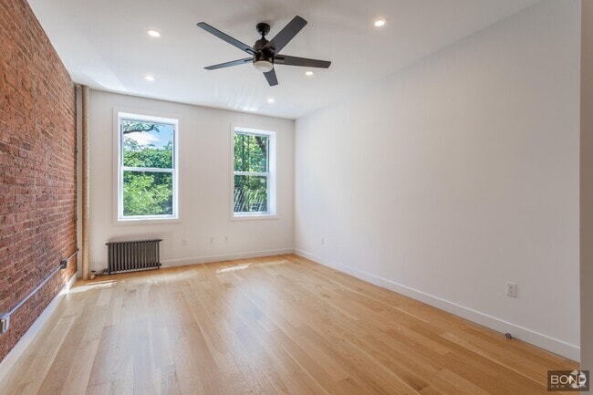 Building Photo - 309 E 10th St Unit 6 Rental