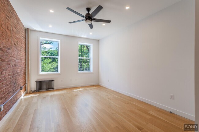 Photo - 309 E 10th St Apartment Unit 6