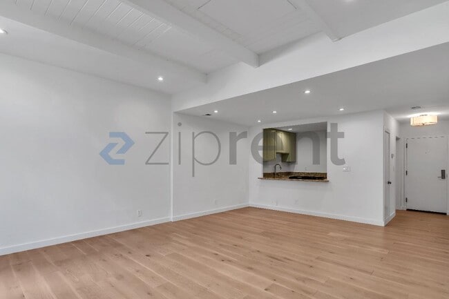 Photo - 1242 Francisco St