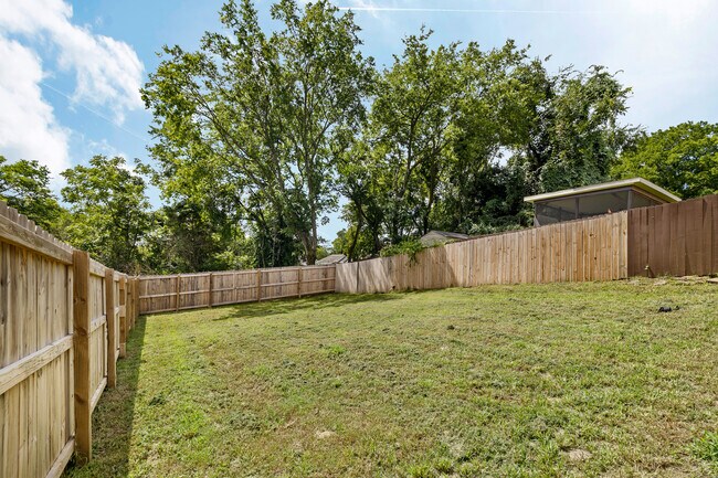 Photo - 1835 Glade St