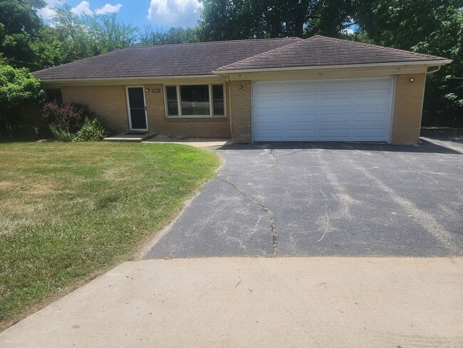 Building Photo - Beautifully Renovated Ranch-style Home!