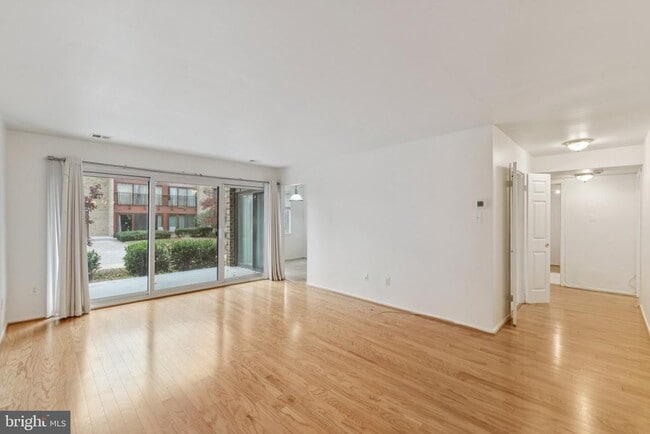 Photo - 2817 Jermantown Rd Unidad 108