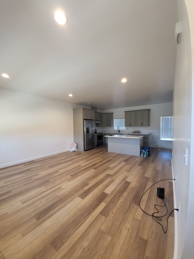 Photo - 683 Bryden Ave