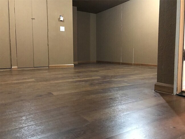 Building Photo - 5615 Winsome Ln Unit H