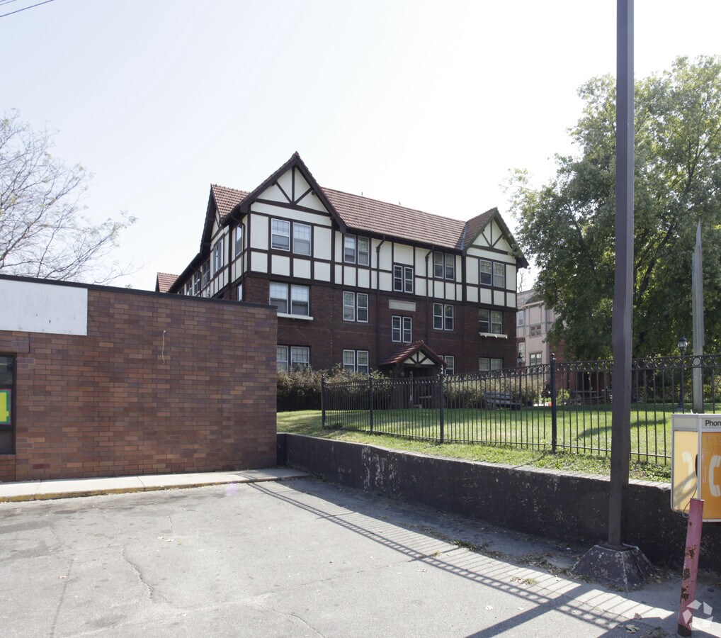 Ayrshire Apartments - Ayrshire Apartments