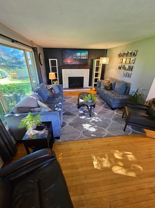 Photo - Target Range Single Family Home - 3bdrm (+bonus), 2bath, great yard, garage. Summer Rental