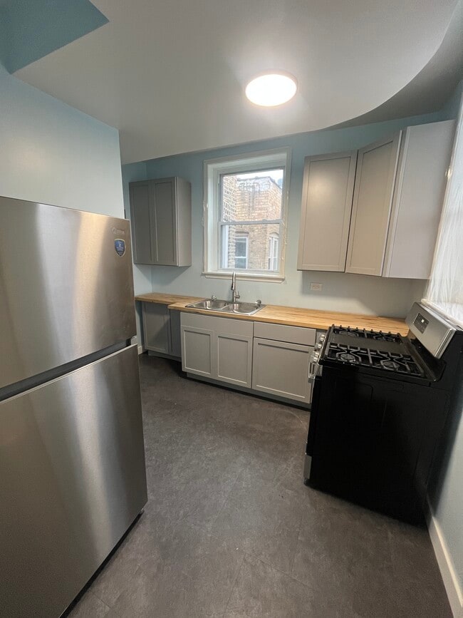 Photo - 7630 N Marshfield Ave