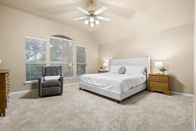 Photo - 920 Savanna Ln