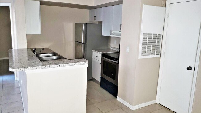 Photo - 445 Fountainhead Cir