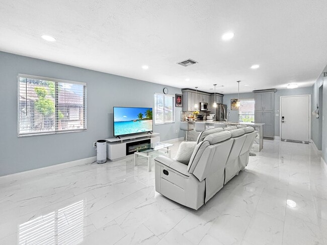 Photo - Beautifull 2-Bedroom End-Unit Villa in Palm Harbor!