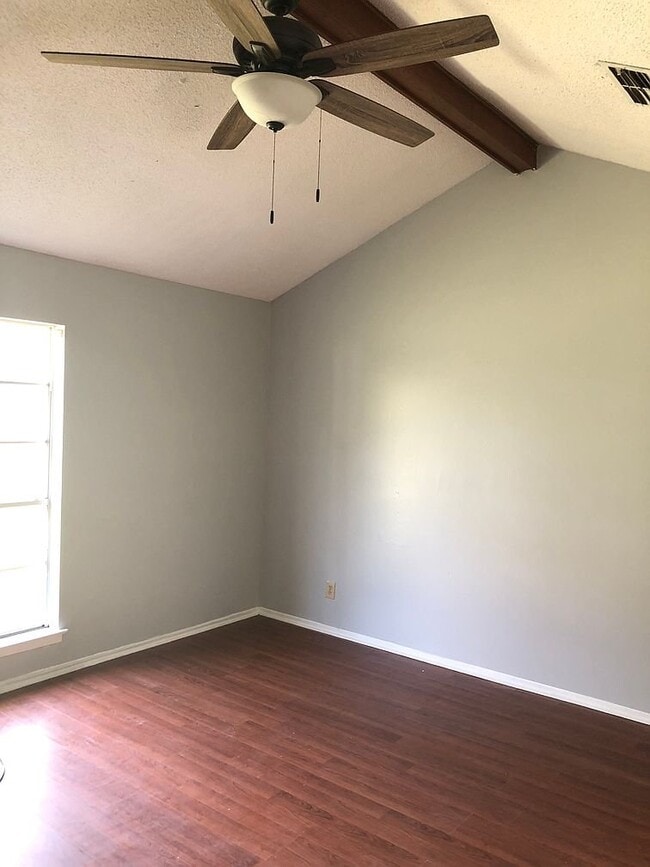 Photo - 1149 Oakbrook Dr