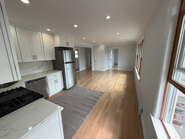 307 9th St Unit 3B