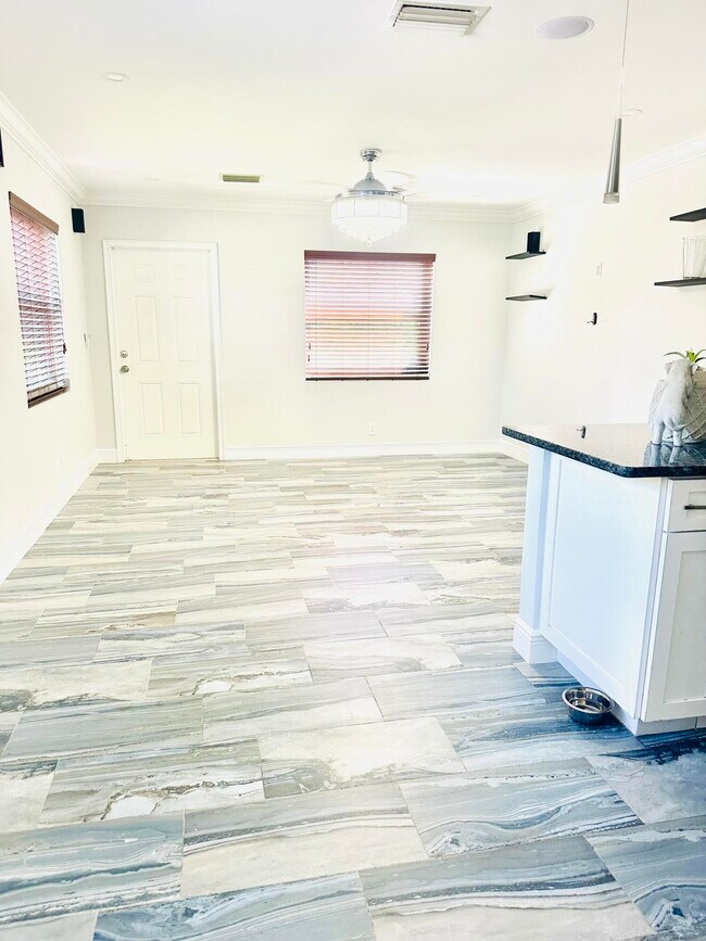 Photo - 1104 Neoga St