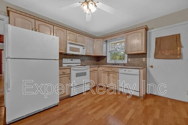 2249 4th Pl Cir NE