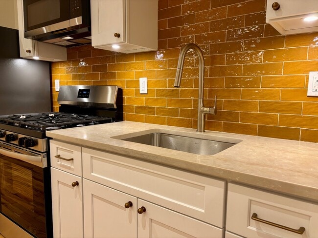 Photo - 2182 Davidson Ave