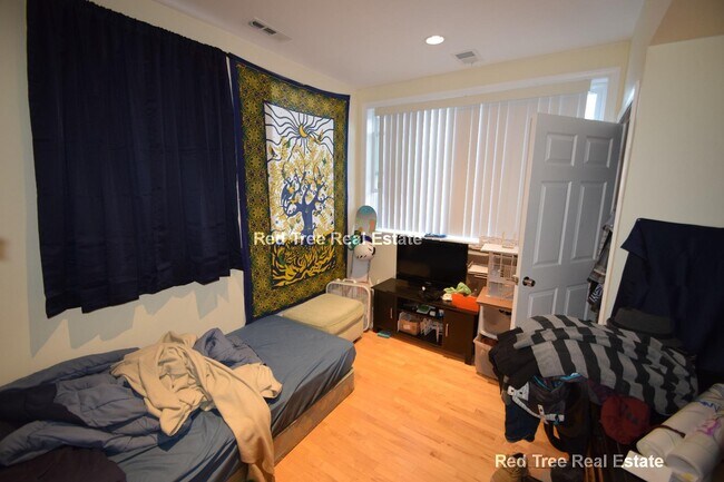 Photo - 1799 Beacon St