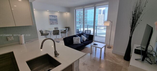 Building Photo - 1300 Brickell Bay Dr Unit 1701