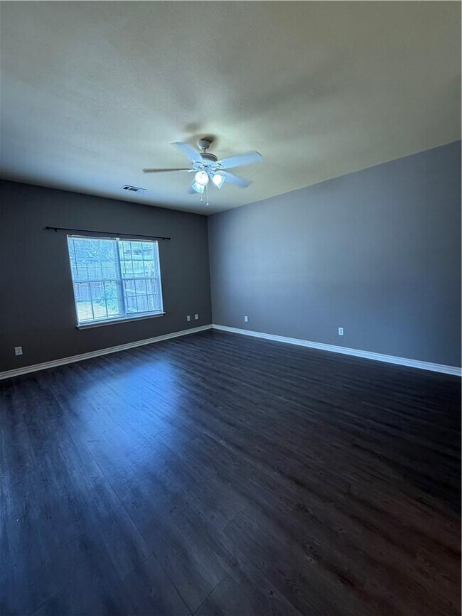 Photo - 603 SW Loudon Dr Unit 1