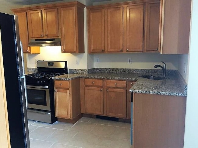 Building Photo - 25 Chelsea St Unit 1