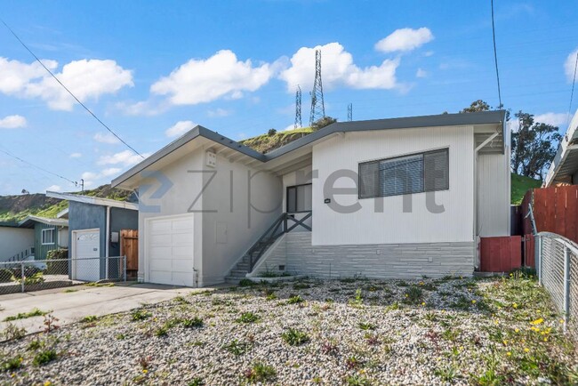 Photo - 161 Pecks Ln