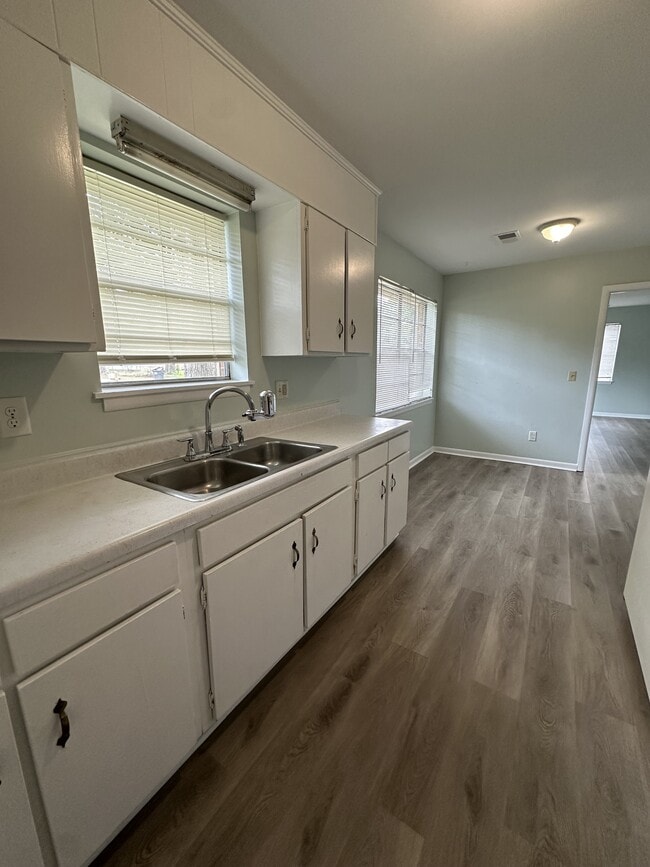 Photo - 906 Belleview Cir W