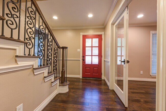 Photo - 607 Ellingham Dr