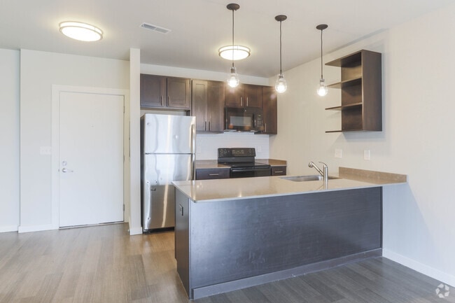 1 BR, 1 BA - 587 SF