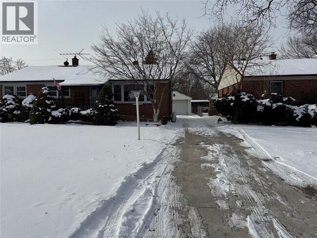 Photo - 3039 Bruce Ave