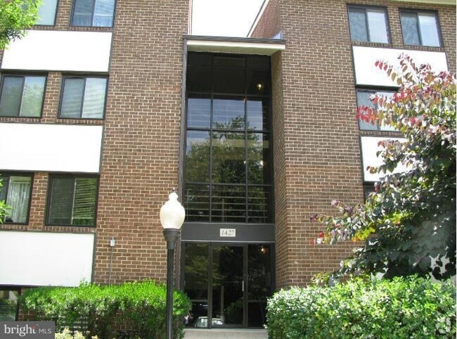 Building Photo - 1427 Northgate Square Unit 32B Rental