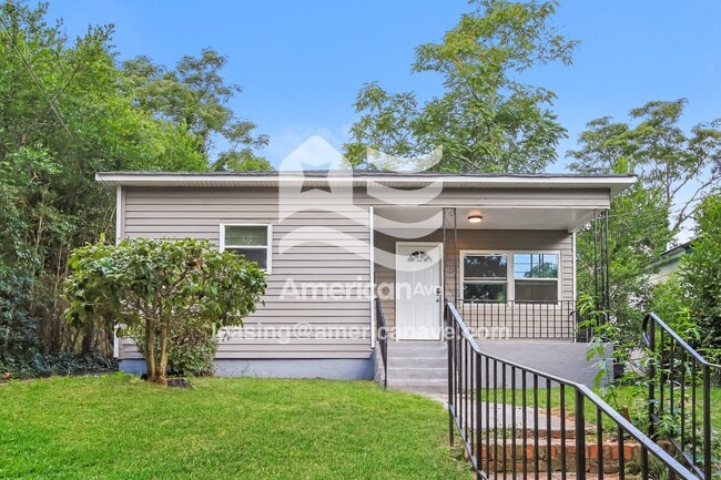 Building Photo - 743 Katherine St