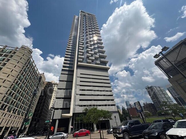 Building Photo - 235 W Van Buren St Unit 4209 Rental