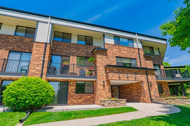 Building Photo - Wingra West Apartments