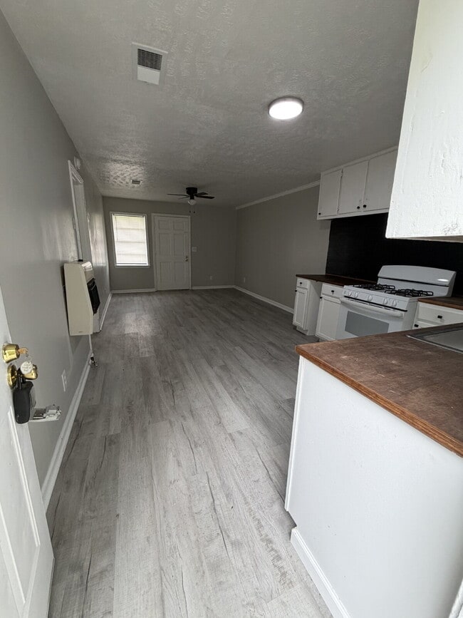 Photo - 2/1 in Pearl for $1200! Unit N
